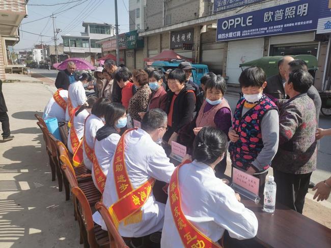 市發(fā)改委、市中醫(yī)院聯(lián)合舉辦“學雷鋒送溫暖 健康義診助力鄉(xiāng)村振興”志愿活動(圖3)