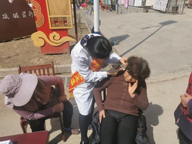 市發(fā)改委、市中醫(yī)院聯(lián)合舉辦“學雷鋒送溫暖 健康義診助力鄉(xiāng)村振興”志愿活動(圖4)